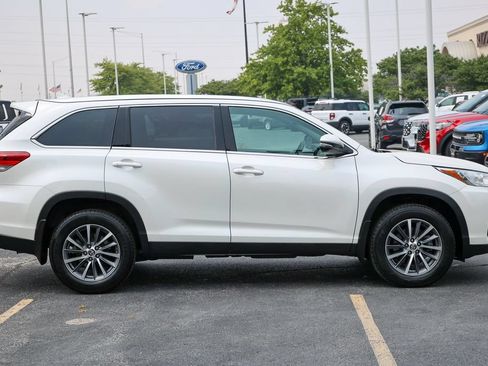 Used 2019 Toyota Highlander XLE AWD/4WD image 26