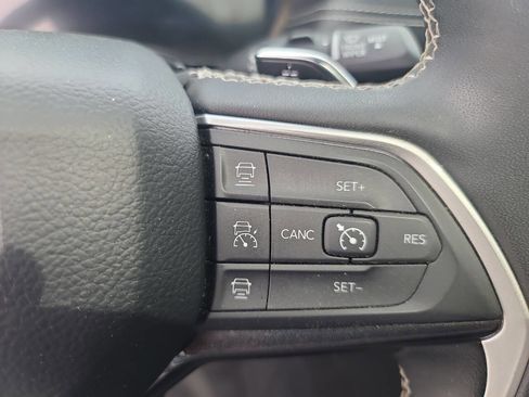 Used 2023 Jeep Grand Cherokee L Laredo image 19