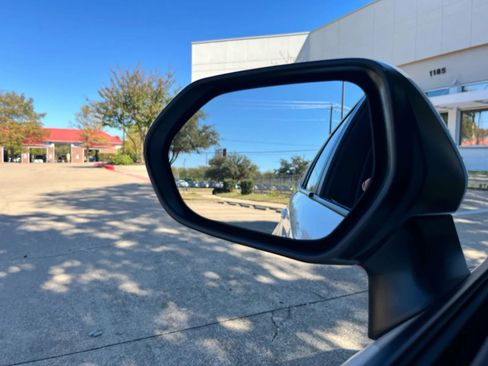 Used 2021 Toyota Corolla LE FWD image 30