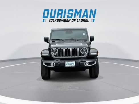 Used 2025 Jeep Wrangler Unlimited Sahara AWD/4WD image 3
