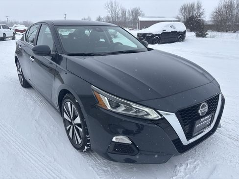 Used 2022 Nissan Altima 2.5 SV image 2