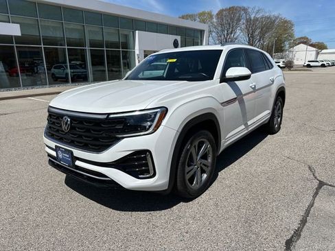 Certified 2024 Volkswagen Atlas Cross Sport SEL R-Line AWD/4WD image 3