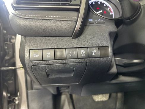 Used 2024 Toyota Camry SE image 19