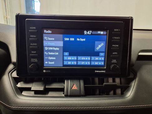 Used 2021 Toyota RAV4 XLE w/ Convenience Package image 13