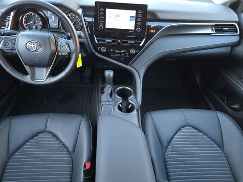 Used 2024 Toyota Camry SE image 10