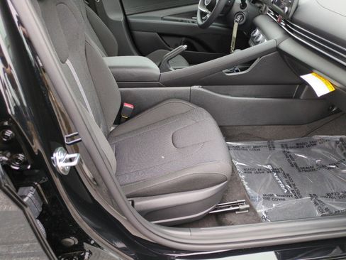 New 2026 Hyundai Elantra SE FWD image 40