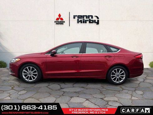 Used 2017 Ford Fusion SE w/ Fusion SE Technology Package image 4