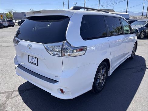 Used 2017 Toyota Sienna SE w/ SE Preferred Package FWD image 5