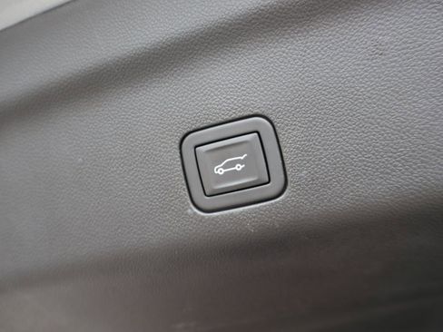 Used 2024 Cadillac Escalade Premium Luxury image 45