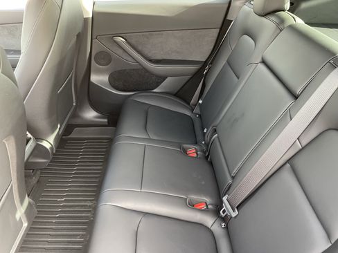 Used 2025 Tesla Model Y Long Range image 18