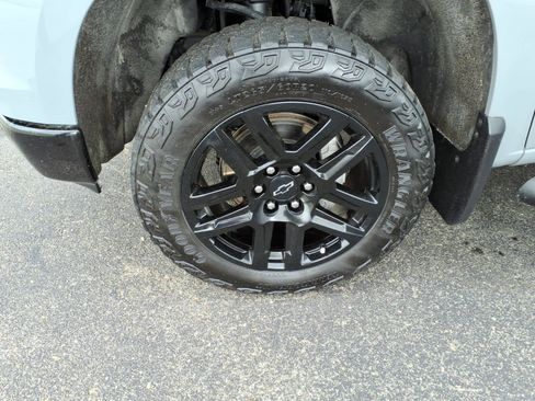 Used 2025 Chevrolet Silverado 1500 Custom Trail Boss AWD/4WD image 3