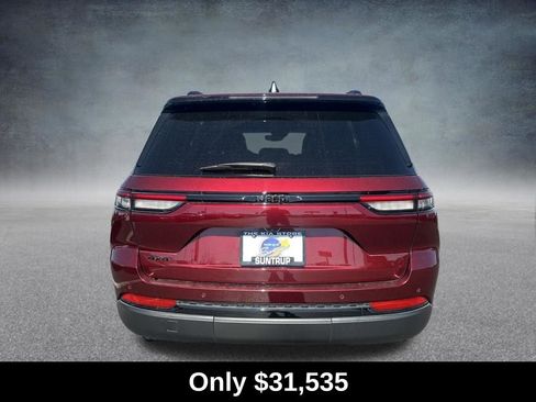 Used 2023 Jeep Grand Cherokee Altitude image 4