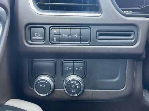 Used 2023 GMC Yukon XL SLT image 12