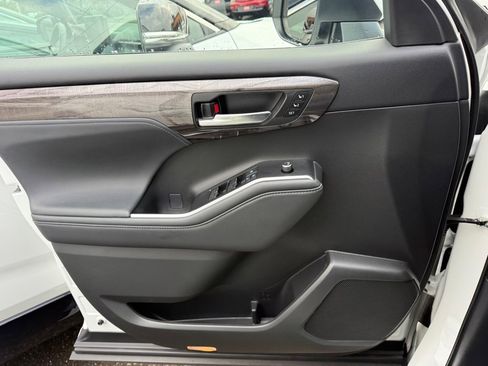 Used 2022 Toyota Highlander Platinum image 31