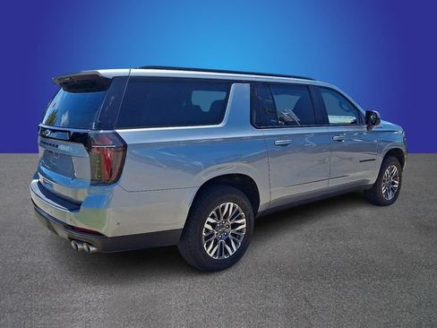 Used 2025 Chevrolet Suburban Z71 AWD/4WD image 4