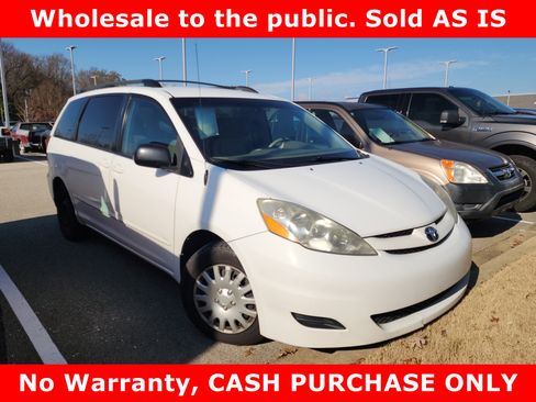 Used 2010 Toyota Sienna CE image 2