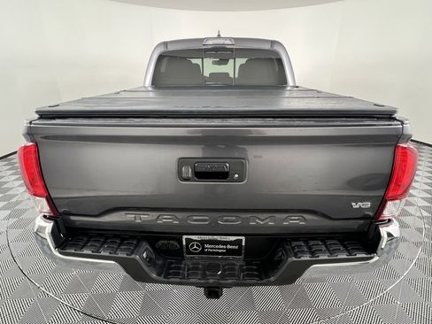 Used 2018 Toyota Tacoma TRD Off-Road image 10