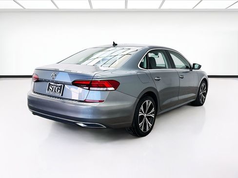 Used 2021 Volkswagen Passat 2.0T SE FWD image 4