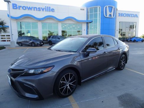 Used 2024 Toyota Camry SE image 1