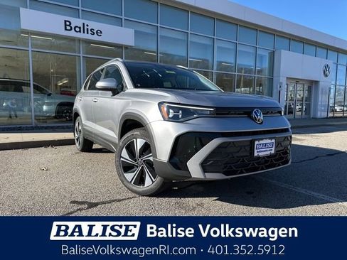 New 2026 Volkswagen Taos SE image 1