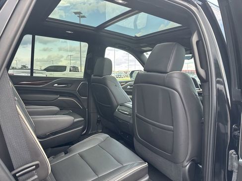 Used 2021 Cadillac Escalade Premium Luxury image 19