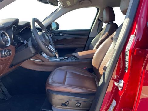 Used 2018 Alfa Romeo Stelvio AWD image 9