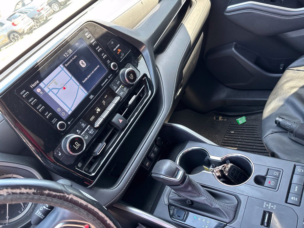 Used 2021 Toyota Highlander XSE FWD image 19