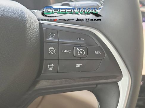 Used 2023 Jeep Grand Cherokee Limited RWD image 28