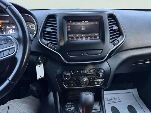 Used 2019 Jeep Cherokee Latitude w/ Cold Weather Group image 22