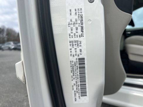 Used 2013 Dodge Grand Caravan SE image 32