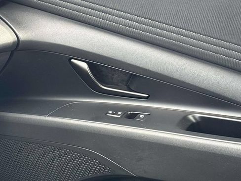 Certified 2025 Hyundai Elantra Sport FWD image 25