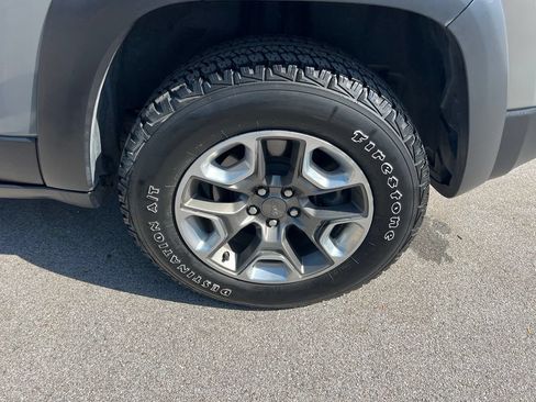 Used 2019 Jeep Cherokee Trailhawk w/ Cold Weather Group AWD/4WD image 17