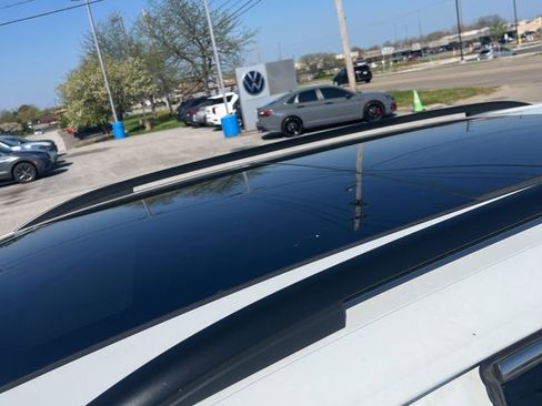 Used 2020 Volkswagen Tiguan SE w/ Panoramic Sunroof Package image 6