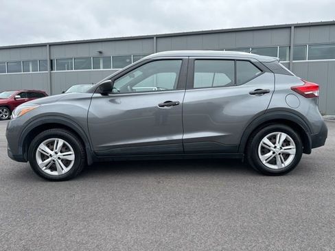 Used 2019 Nissan Kicks S FWD image 2