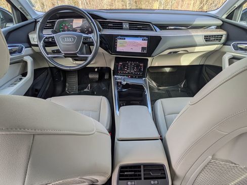 Used 2024 Audi Q8 e-tron Premium Plus w/ Premium Plus Package image 25