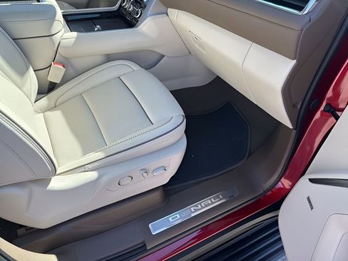 Used 2024 GMC Yukon Denali w/ Denali Reserve Package image 16