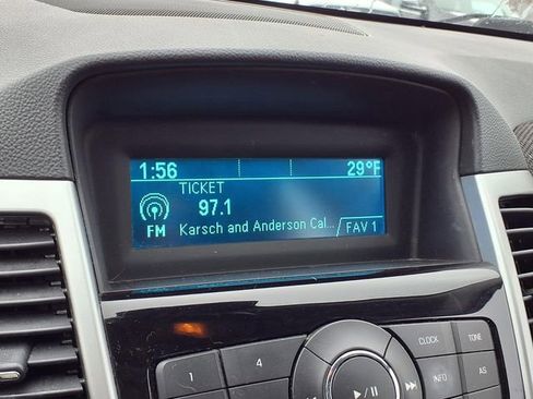 Used 2016 Chevrolet Cruze LT image 9