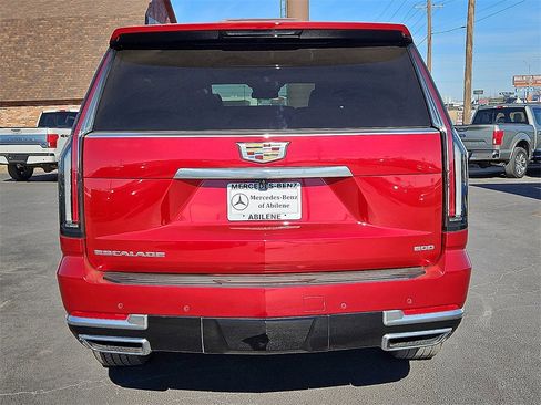 Used 2025 Cadillac Escalade Luxury image 6