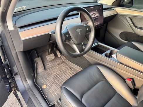 Used 2023 Tesla Model Y Long Range image 19