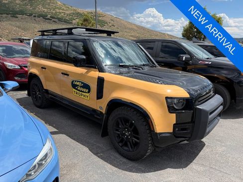 Used 2022 Land Rover Defender 110 X-Dynamic SE AWD/4WD image 4