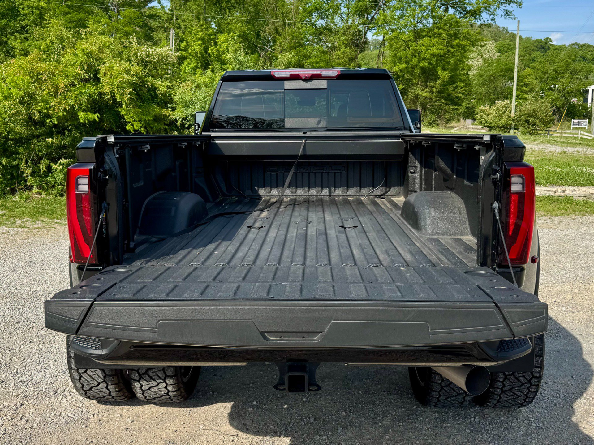 Used 2024 GMC Sierra 3500 Denali Ultimate AWD/4WD image 8