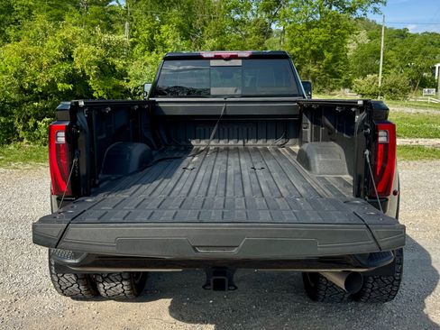Used 2024 GMC Sierra 3500 Denali Ultimate AWD/4WD image 8