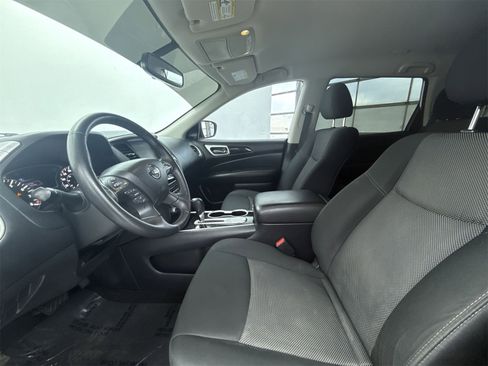Used 2020 Nissan Pathfinder SV image 11