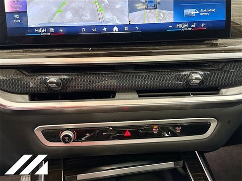 Used 2024 BMW X7 xDrive40i w/ Premium Package image 18