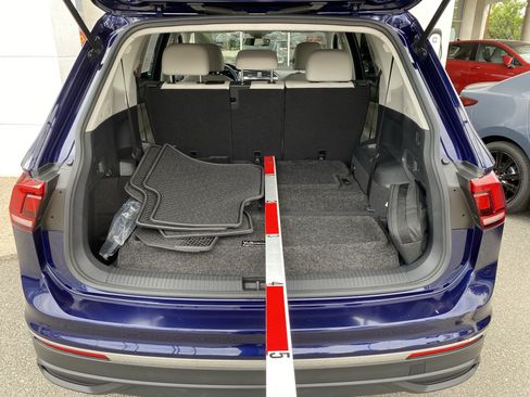 Certified 2022 Volkswagen Tiguan SE FWD image 17