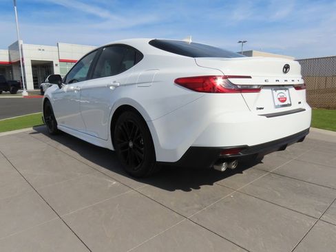 Used 2025 Toyota Camry SE image 7