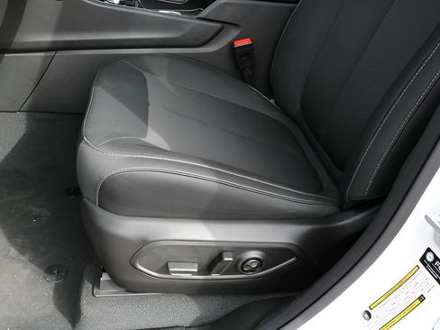 New 2025 Jeep Grand Cherokee L Laredo image 12