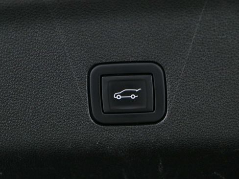 Used 2023 GMC Yukon XL SLT w/ SLT Luxury Package AWD/4WD image 36
