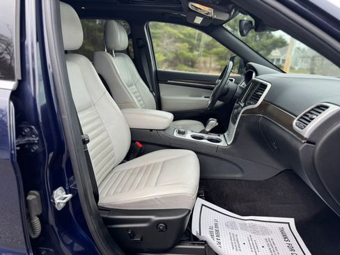 Used 2018 Jeep Grand Cherokee Limited image 17