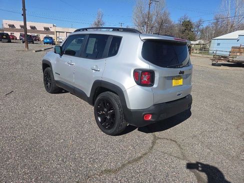 Used 2018 Jeep Renegade Altitude image 3